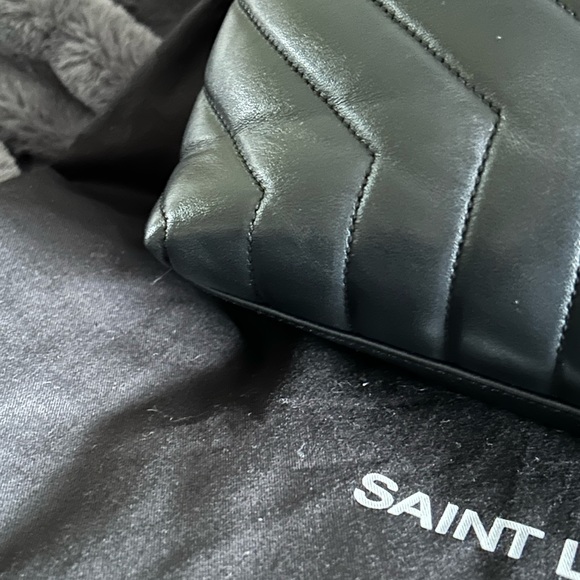 Gorgeous YSL medium Lou Lou in great condition - Picture 9 of 11